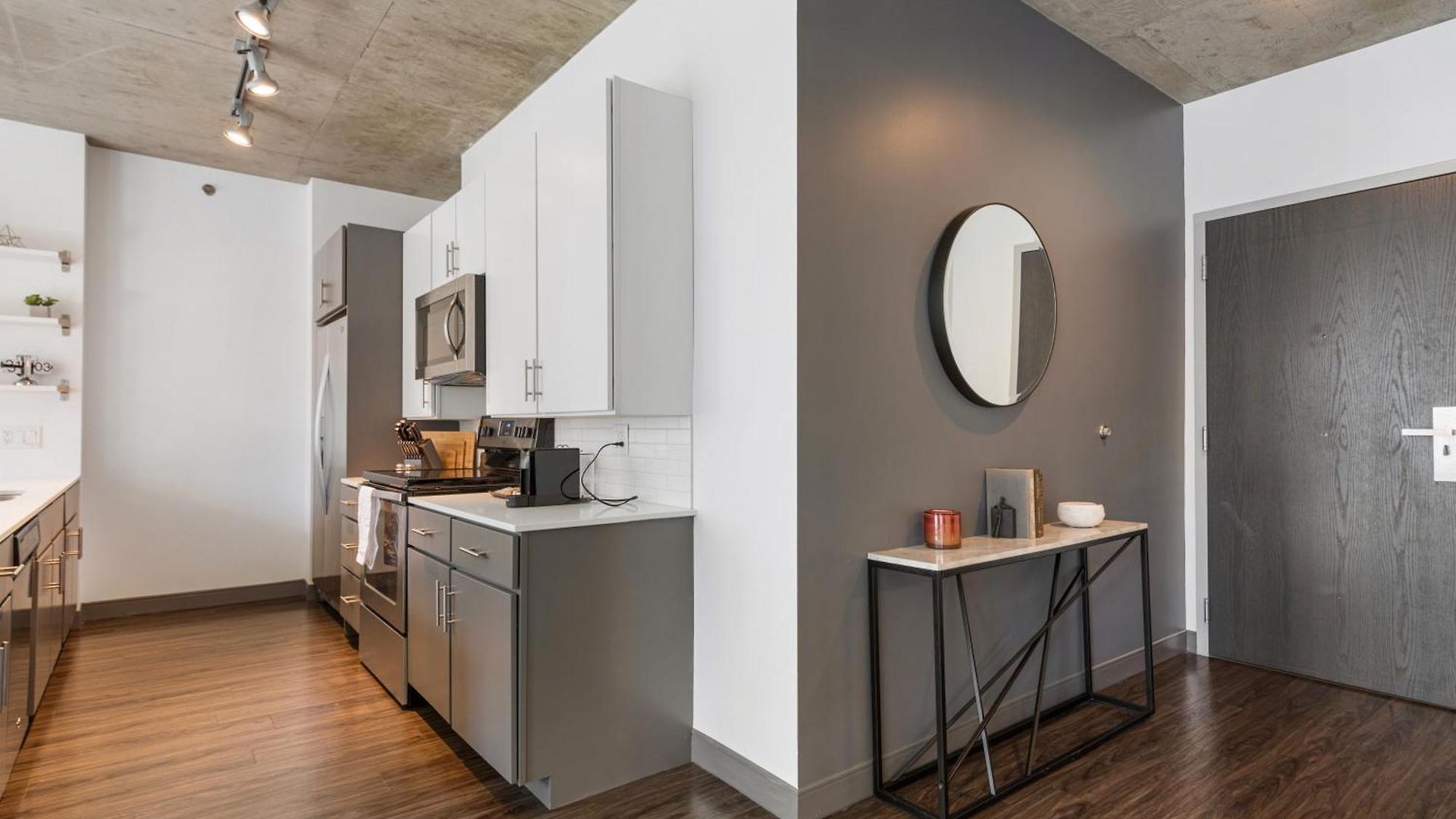 Apartment Linea Luxury Living With Indoor Pool And Rooftop Views In The Loop
