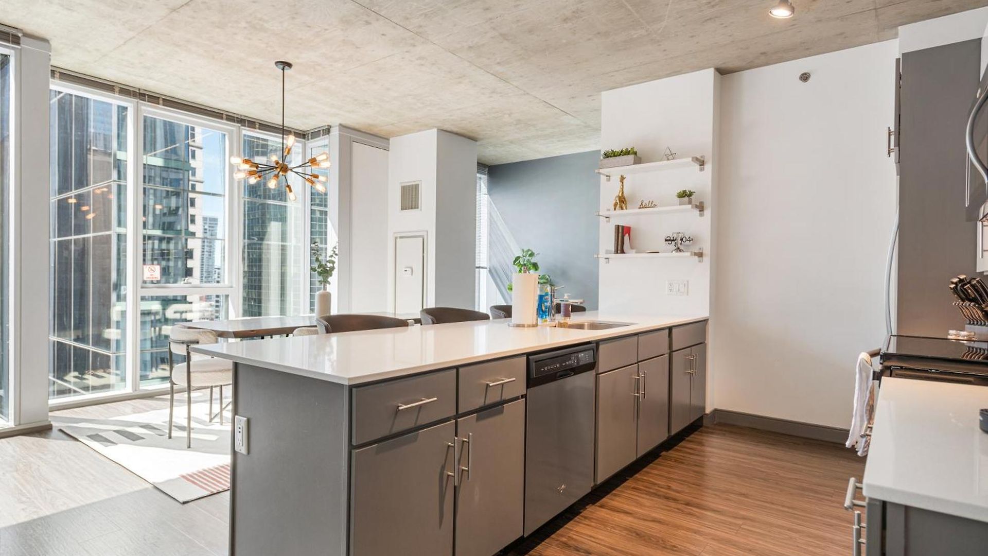 Linea Luxury Living With Indoor Pool And Rooftop Views In The Loop Apartment *