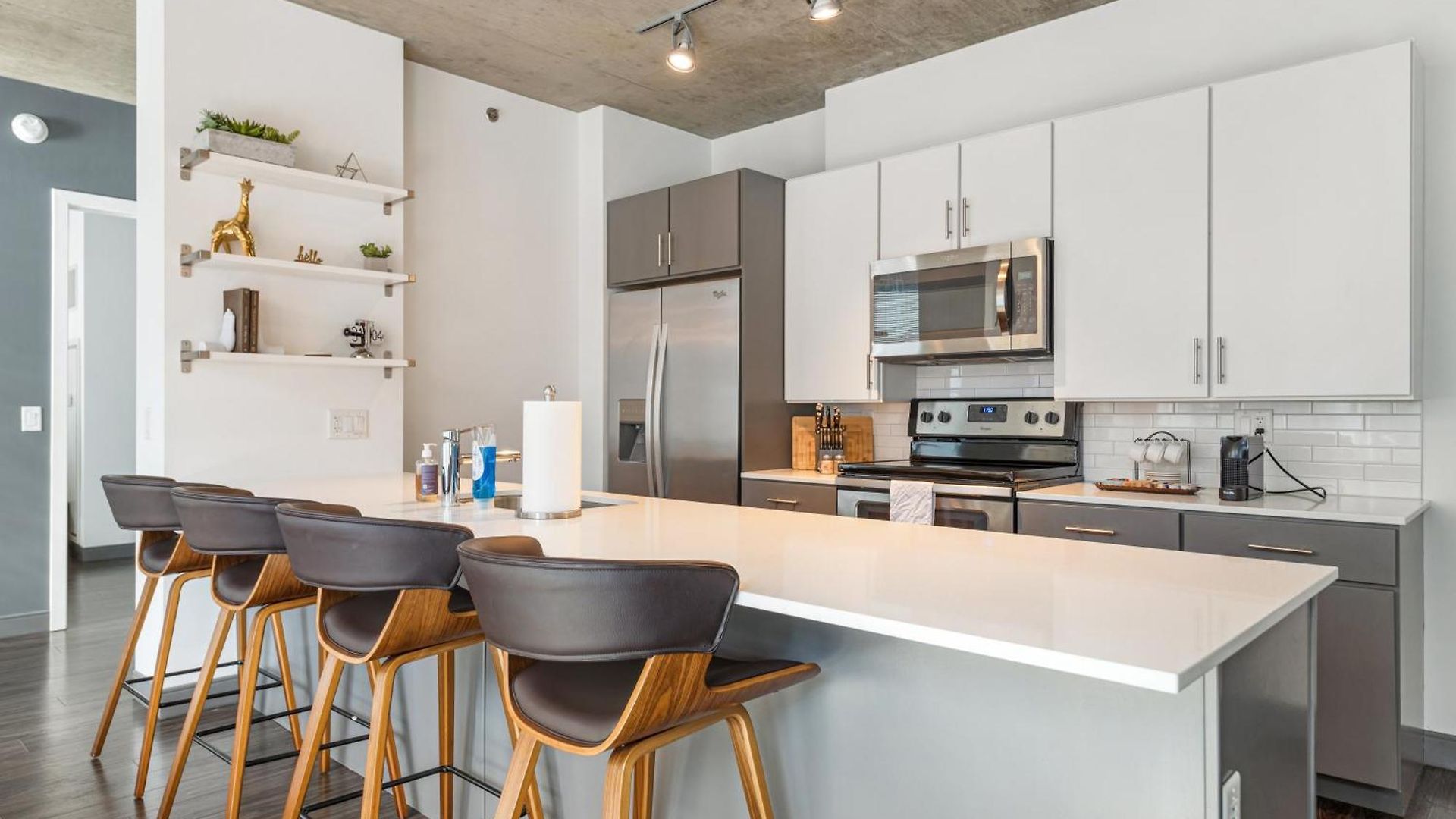 Linea Luxury Living With Indoor Pool And Rooftop Views In The Loop Chicago