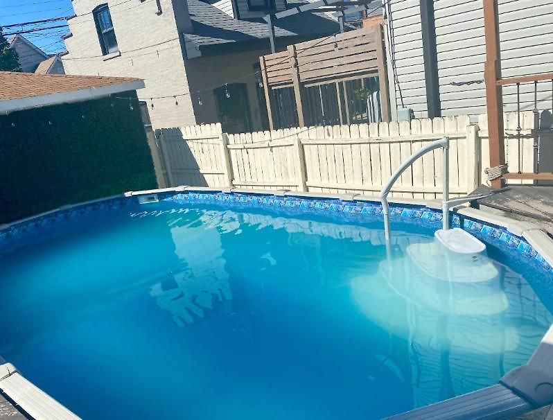 Stunning In Prime With Private Pool *