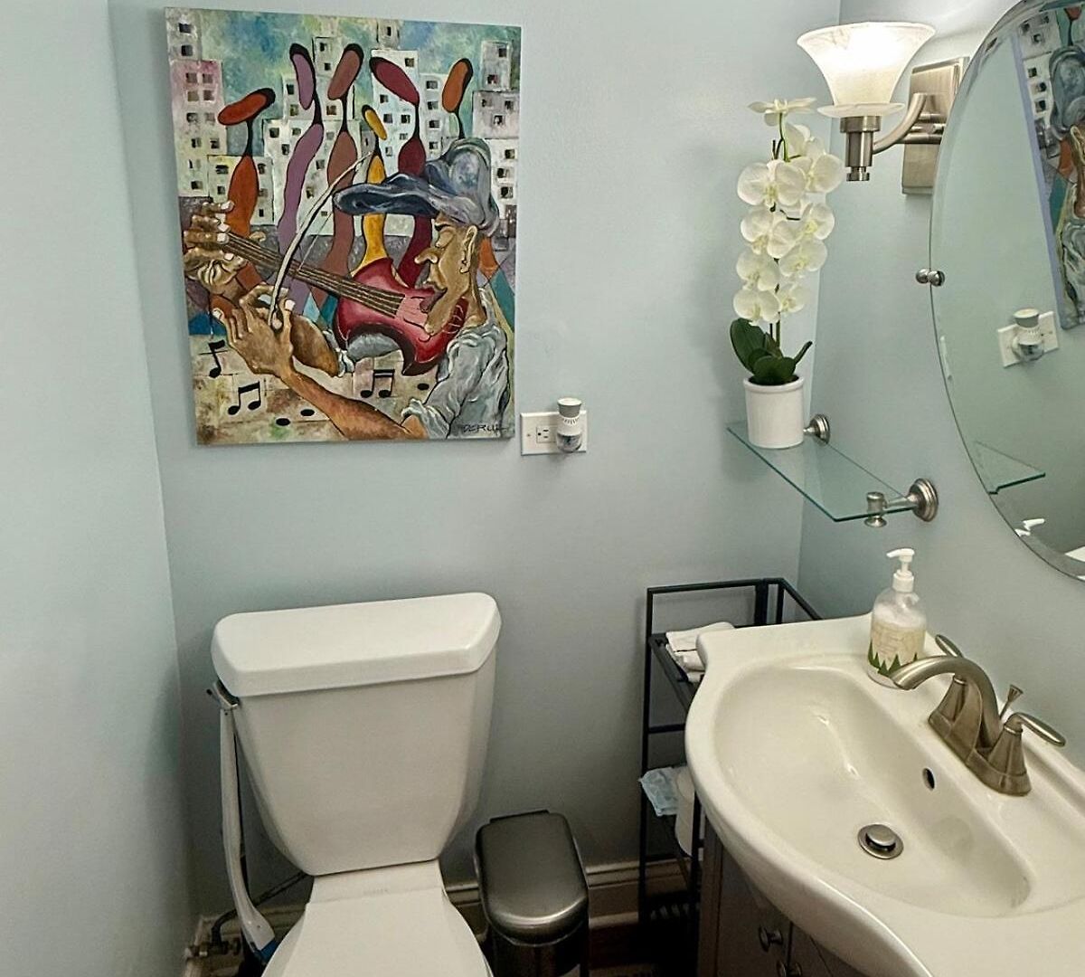 Apartment Stunning In Prime With Private Pool *