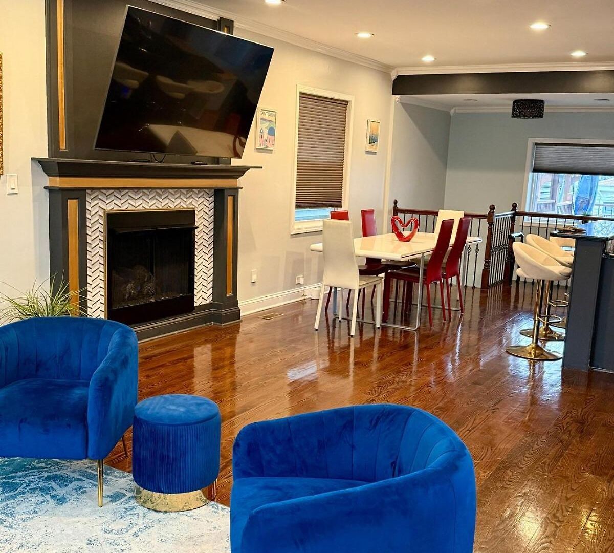 Apartment Stunning In Prime With Private Pool