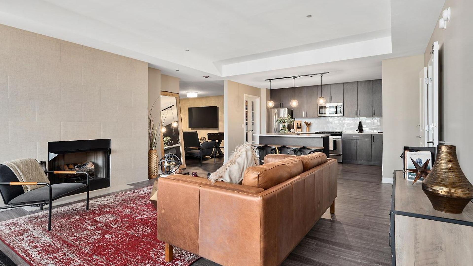 The Bernardin Gold Coast Luxury Near Magnificent Mile Apartment