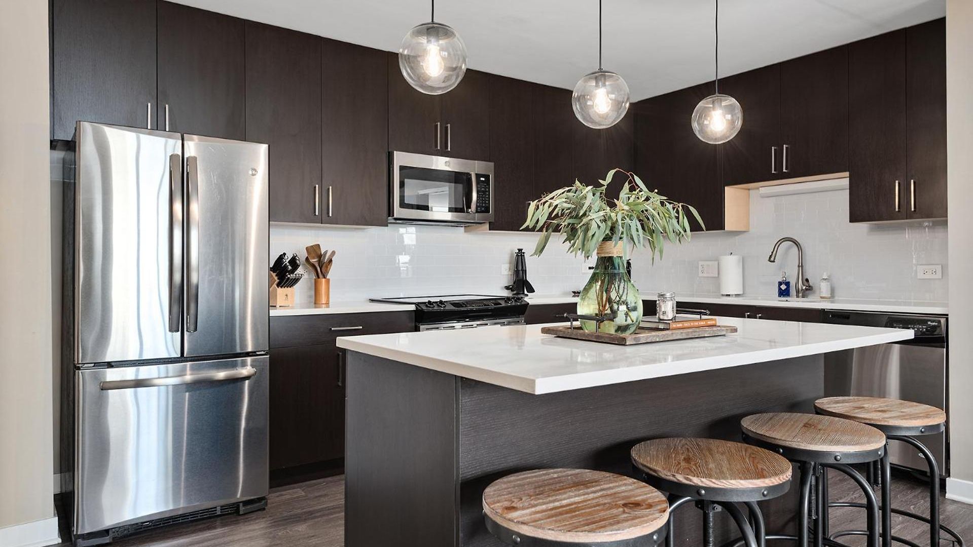 The Bernardin Gold Coast Luxury Near Magnificent Mile Apartment *