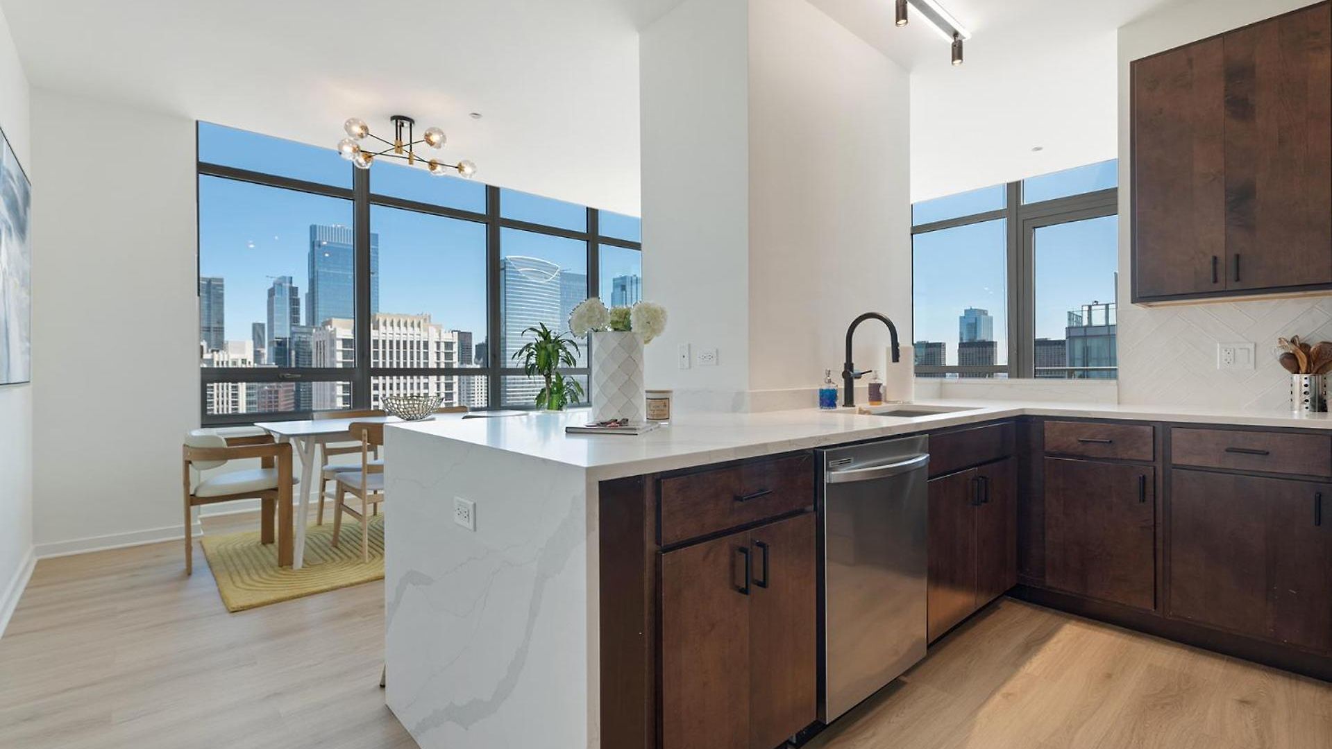 Apartment K2 Sky High With Stunning Views In West Loop