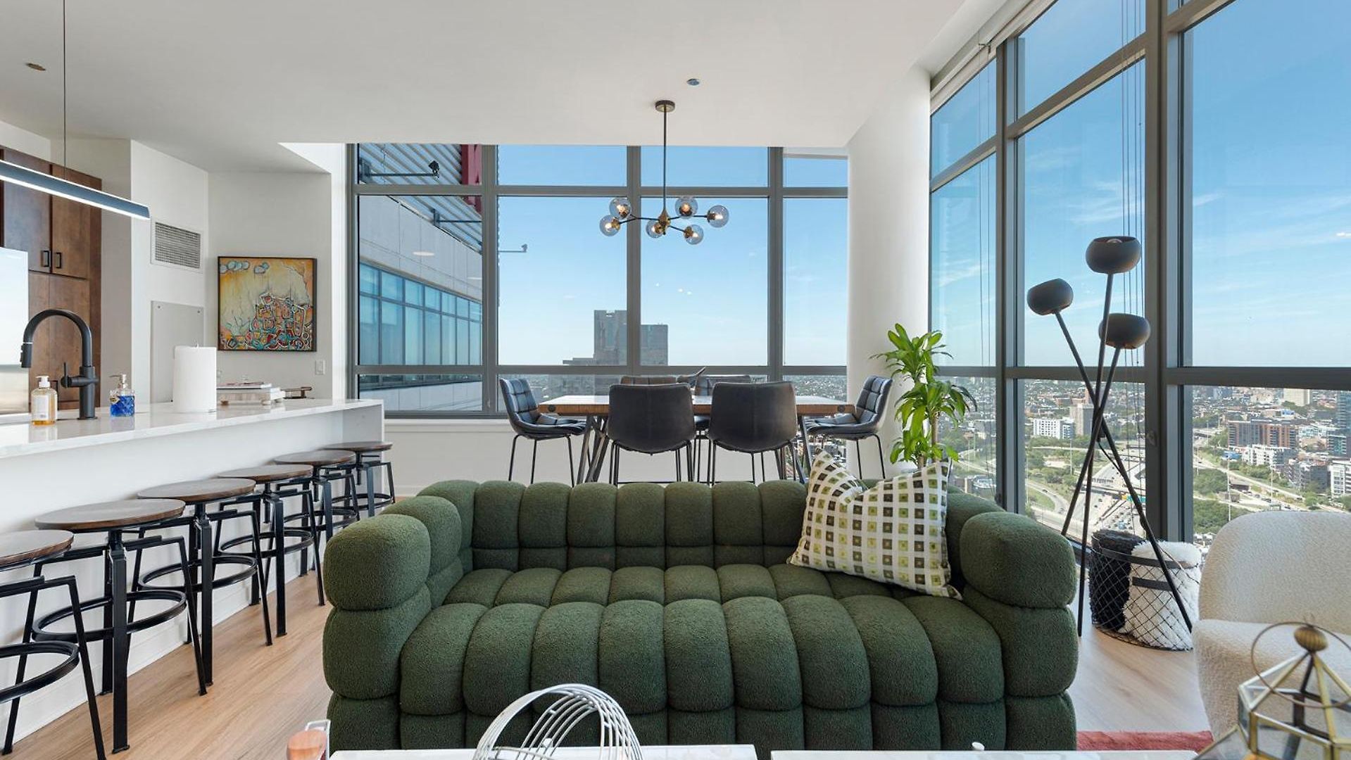 K2 Sky High With Stunning Views In West Loop Chicago