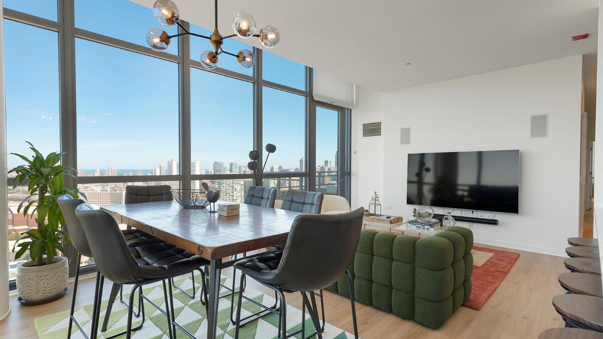 K2 Sky High With Stunning Views In West Loop Apartment