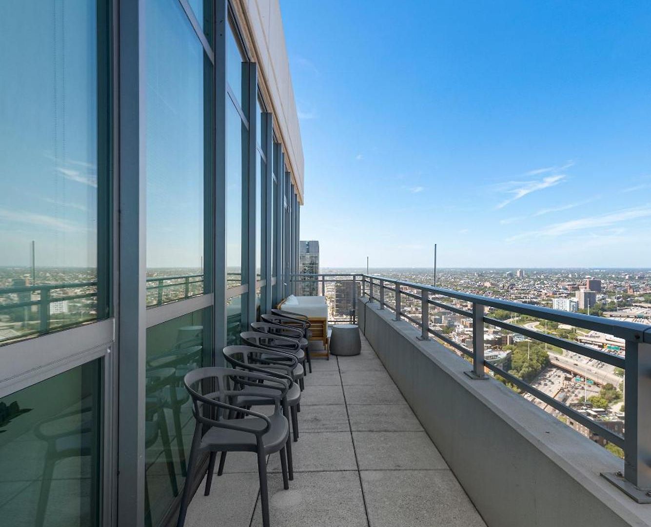 K2 Sky High With Stunning Views In West Loop *