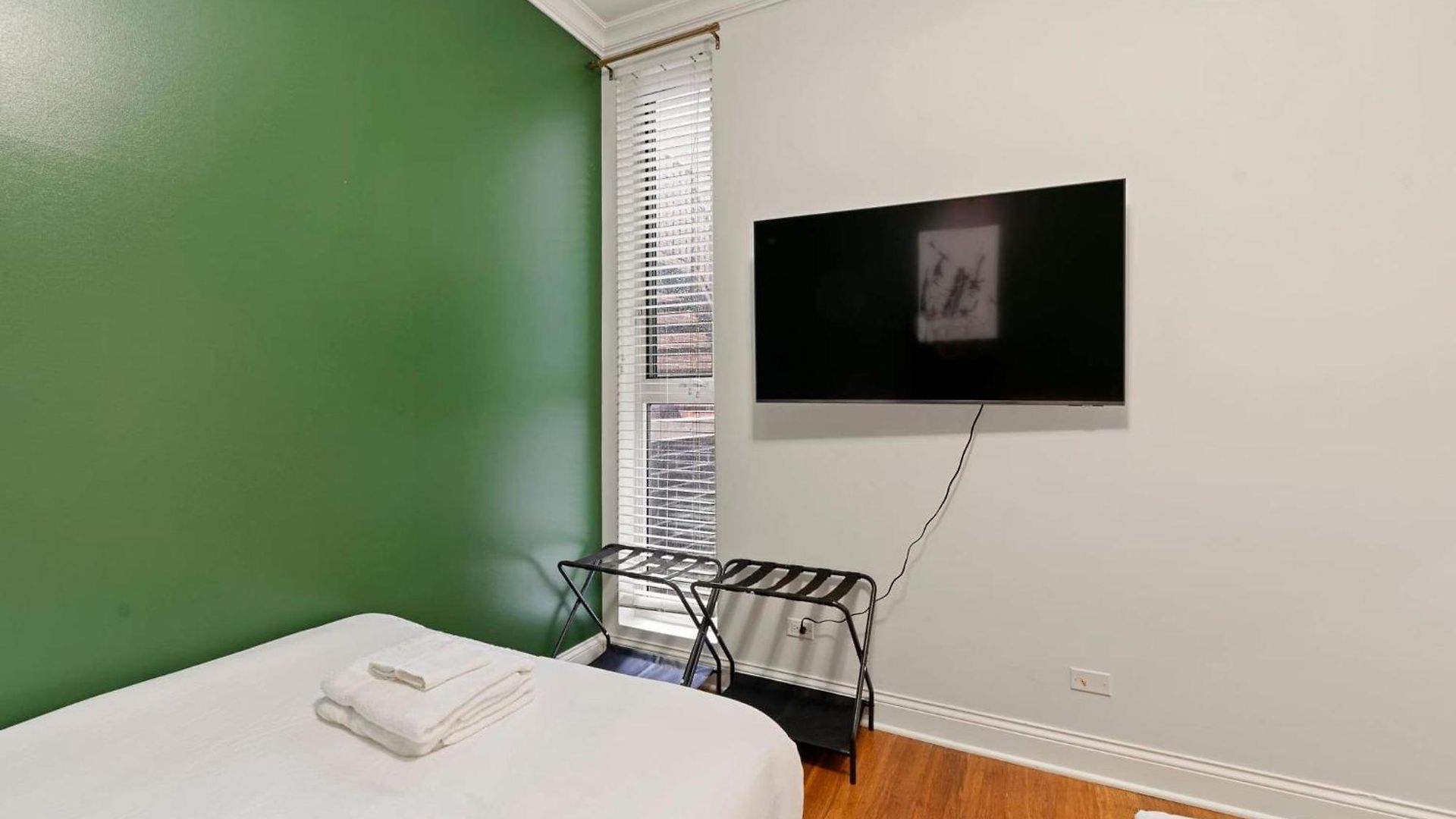 Apartment 1 Free Parking Gym Balcony Sleeps 10 Chicago