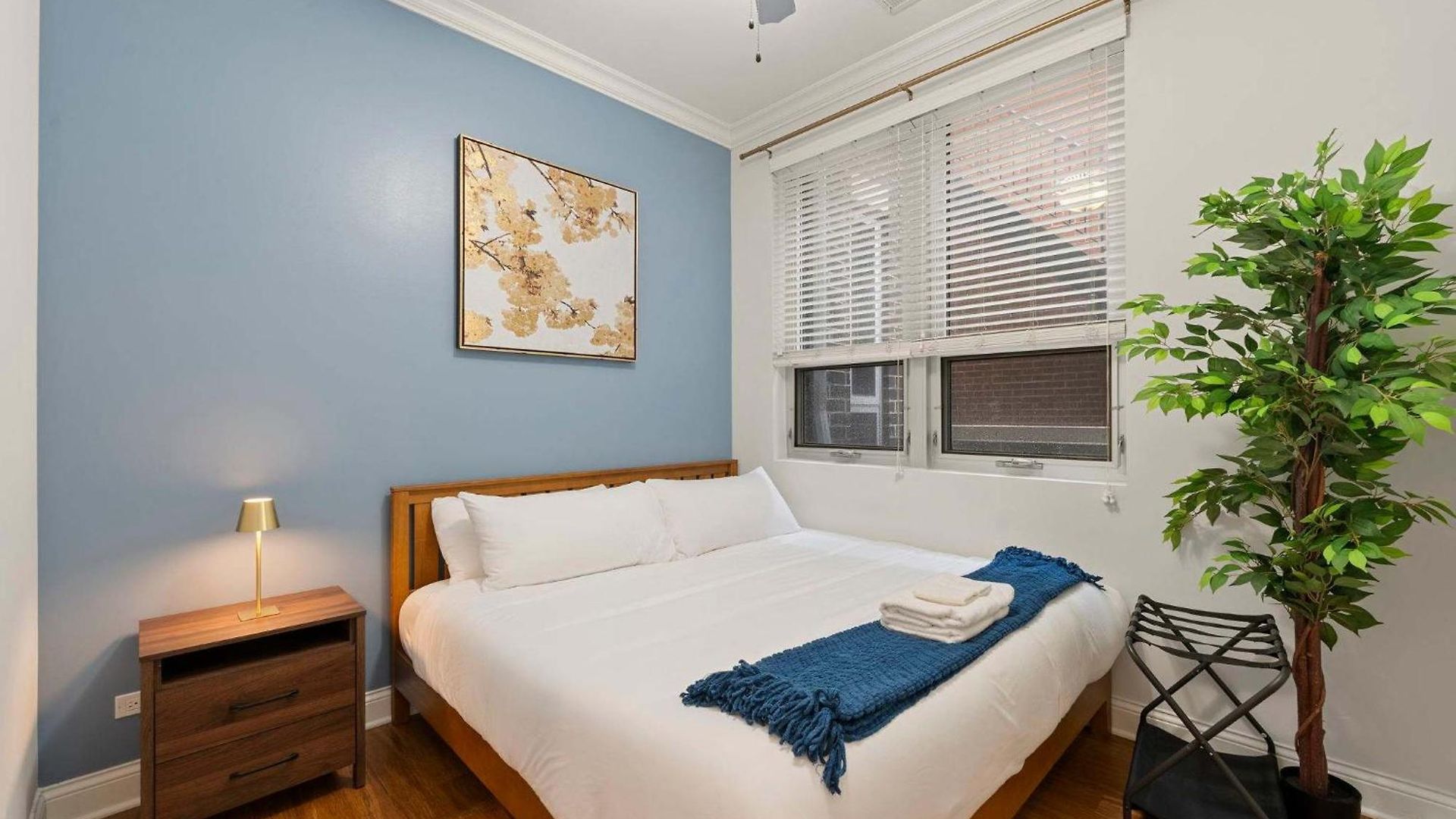 Apartment 1 Free Parking Gym Balcony Sleeps 10 *