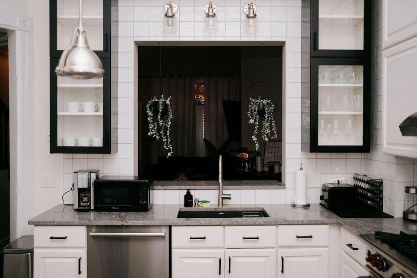 Holiday home 4 Bedroom • Theater • Gym • Walk To Lincoln Park!