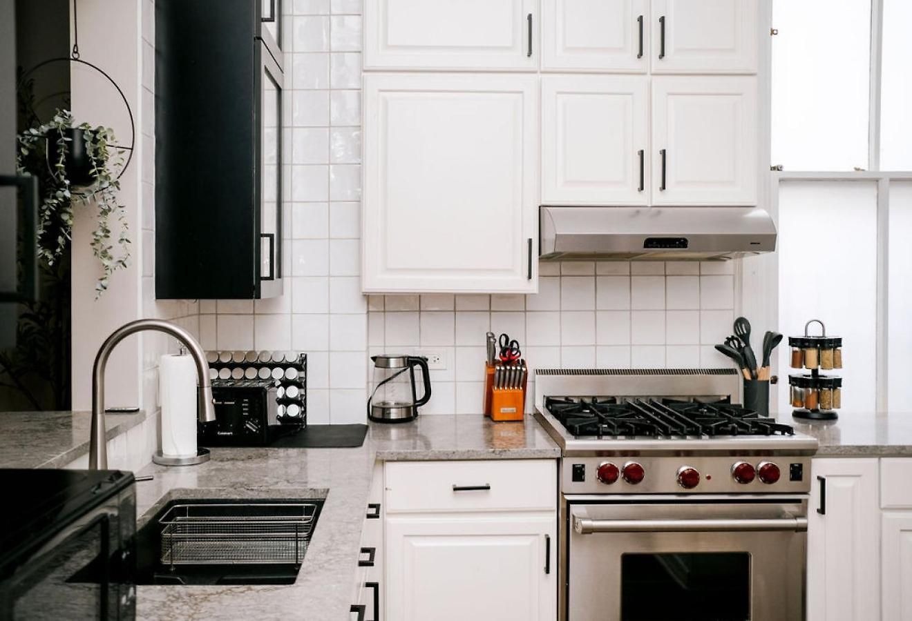 4 Bedroom • Theater • Gym • Walk To Lincoln Park! * Chicago