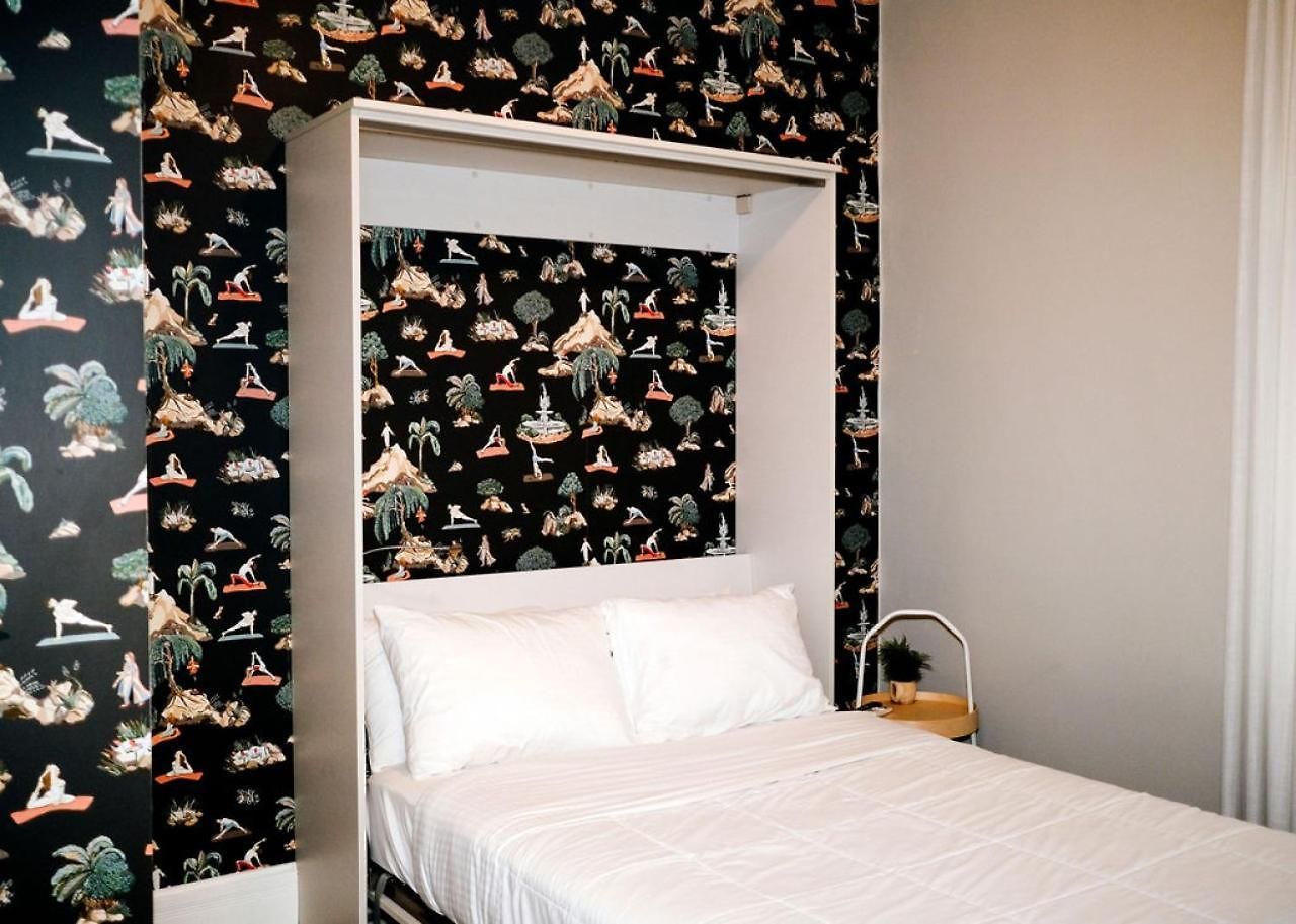 4 Bedroom • Theater • Gym • Walk To Lincoln Park!