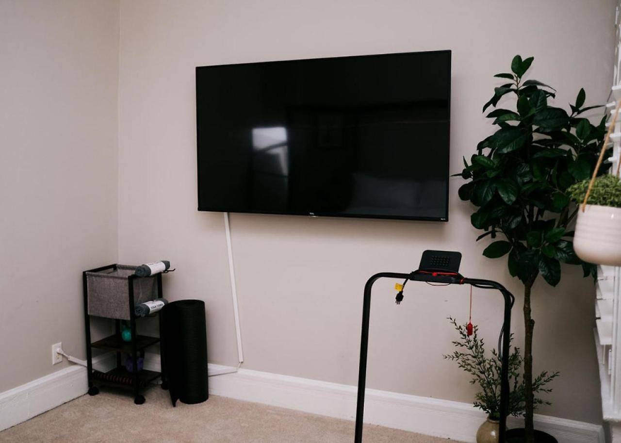 4 Bedroom • Theater • Gym • Walk To Lincoln Park! Chicago