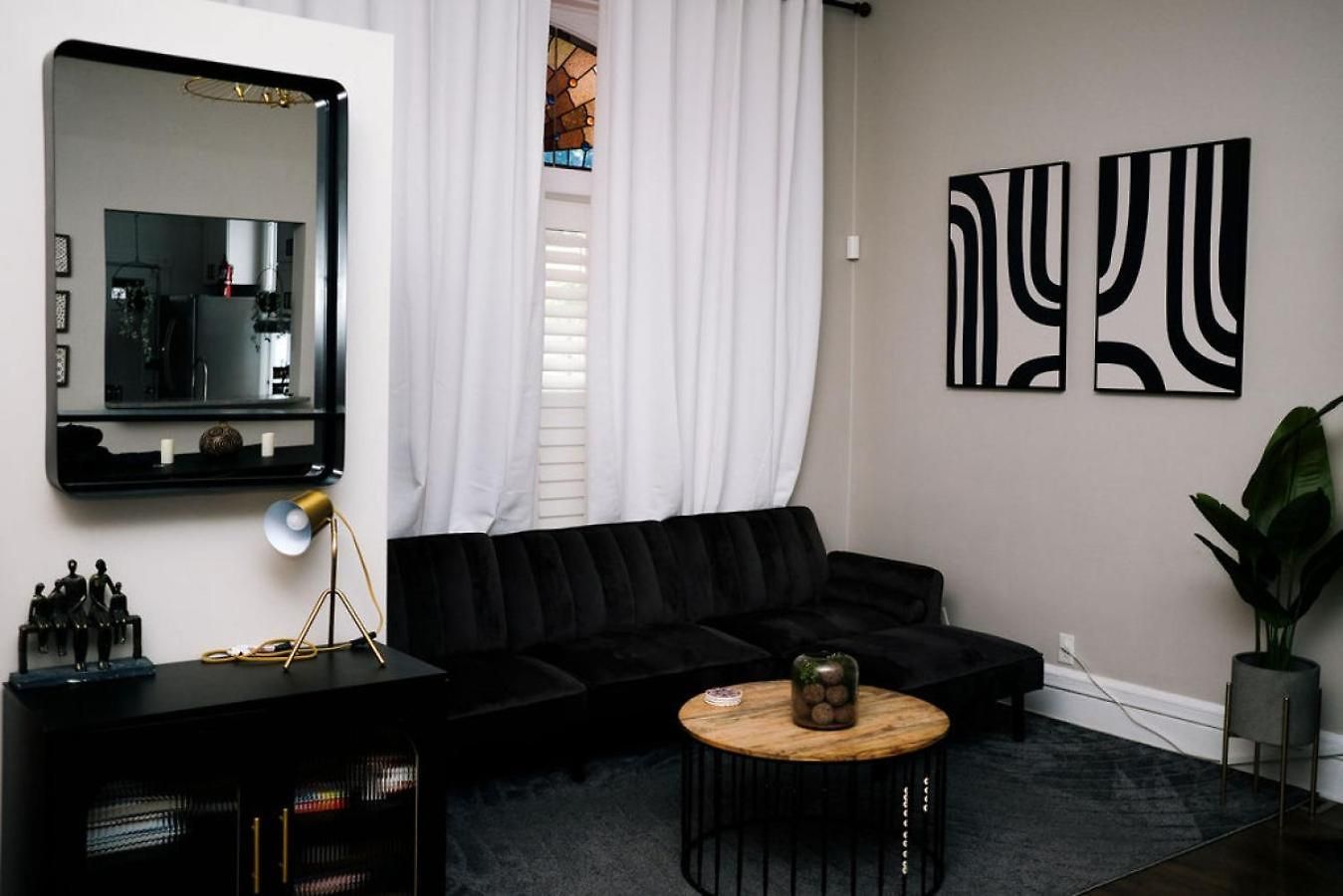 4 Bedroom • Theater • Gym • Walk To Lincoln Park!