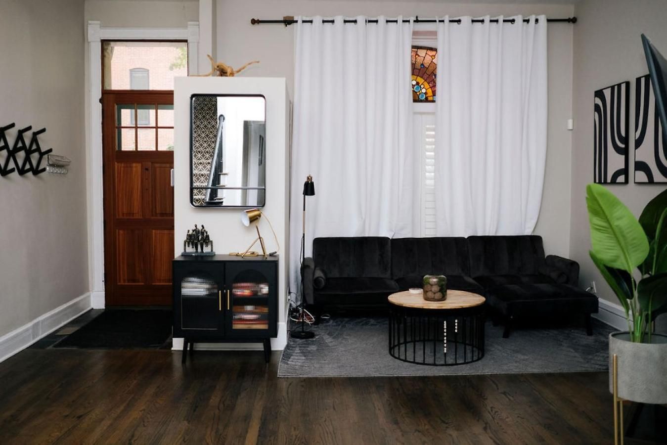 Holiday home 4 Bedroom • Theater • Gym • Walk To Lincoln Park! Chicago