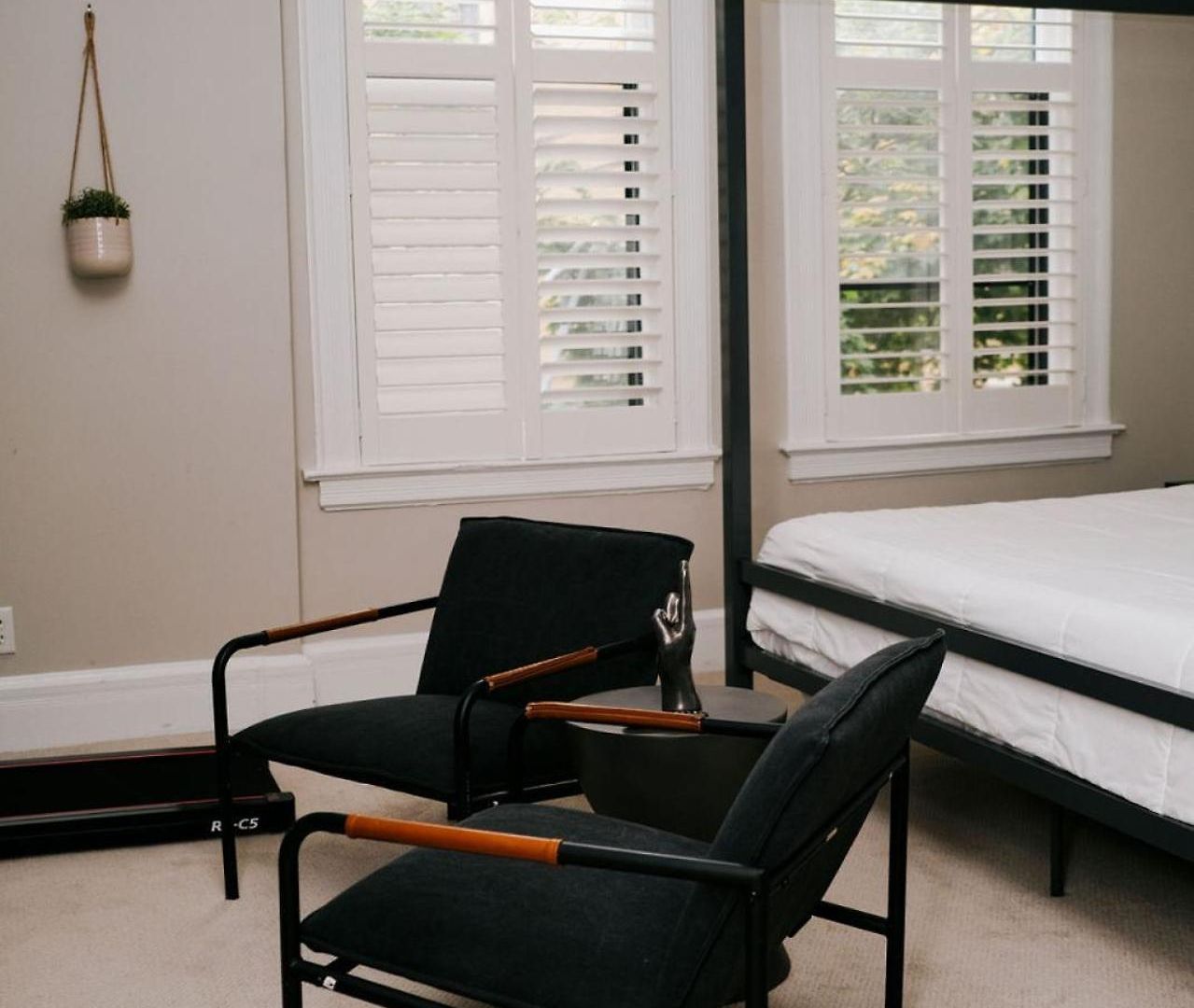4 Bedroom • Theater • Gym • Walk To Lincoln Park!