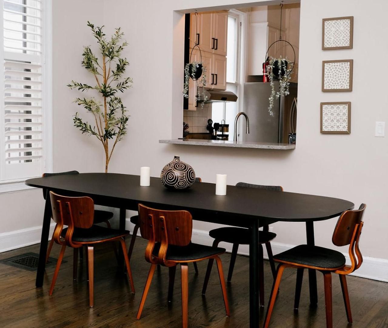 Holiday home 4 Bedroom • Theater • Gym • Walk To Lincoln Park! *