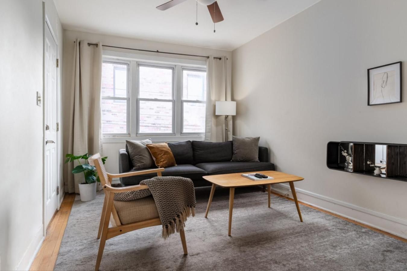 Sunlit In Lively Wicker-bucktown Apartment Chicago