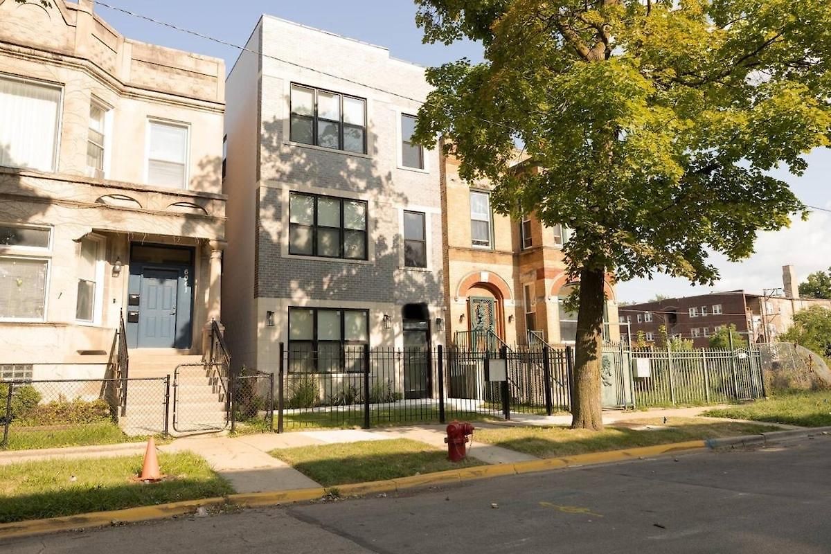 Pristine 3bdr 2ba Uchicago Apartment
