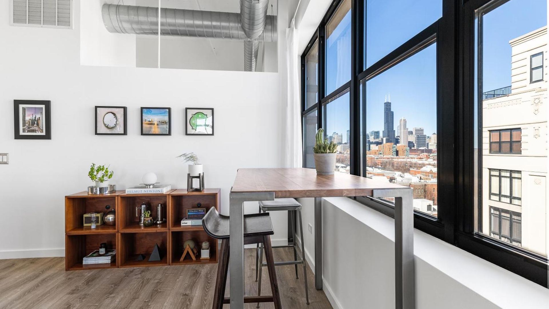 Modern Historic Loft 19ft Ceilings, Gym, Heated Parking, Skyline Views, Balcony Chicago