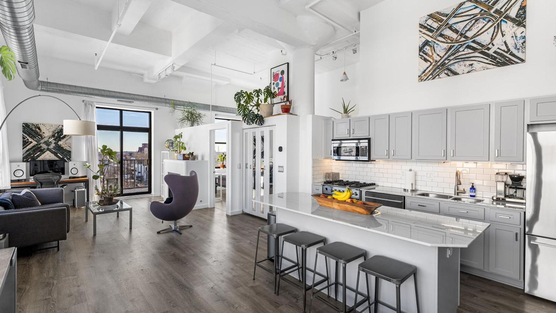 Modern Historic Loft 19ft Ceilings, Gym, Heated Parking, Skyline Views, Balcony Chicago