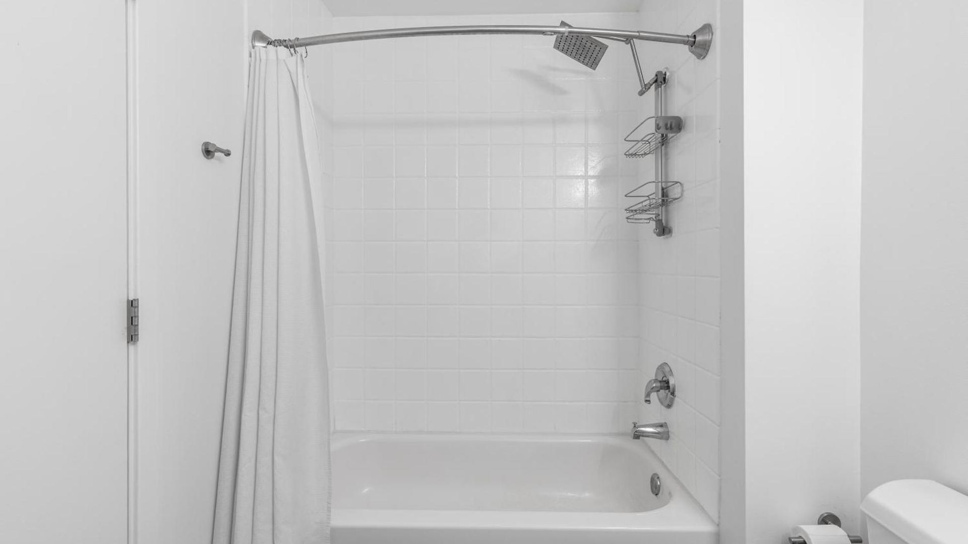 Apartment Modern Historic Loft 19ft Ceilings, Gym, Heated Parking, Skyline Views, Balcony