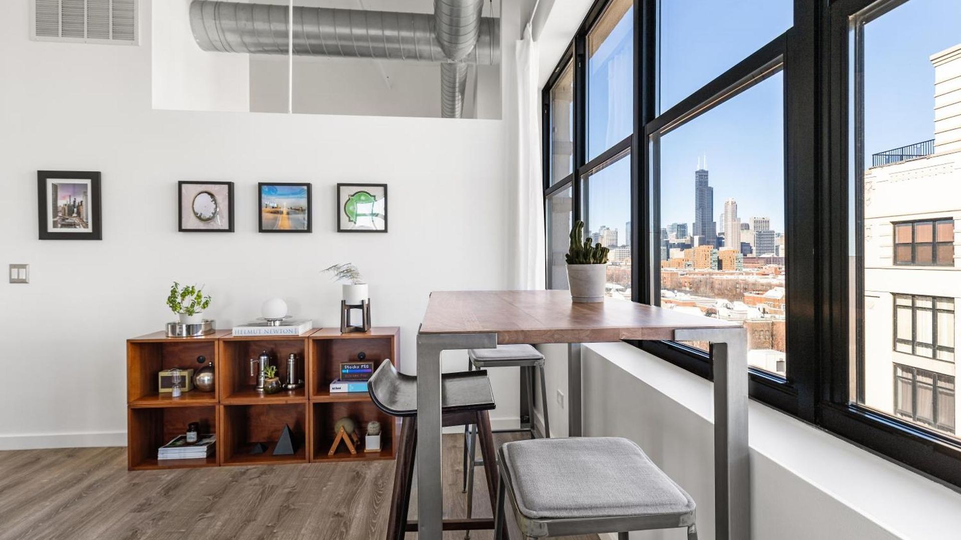 Modern Historic Loft 19ft Ceilings, Gym, Heated Parking, Skyline Views, Balcony