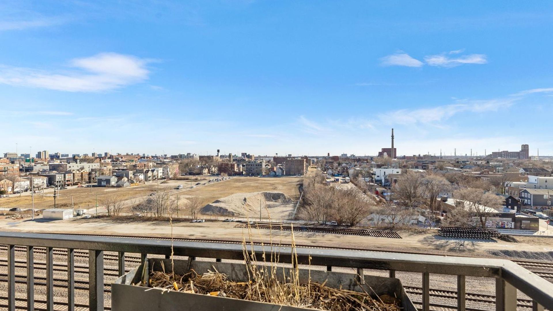 Modern Historic Loft 19ft Ceilings, Gym, Heated Parking, Skyline Views, Balcony Apartment *