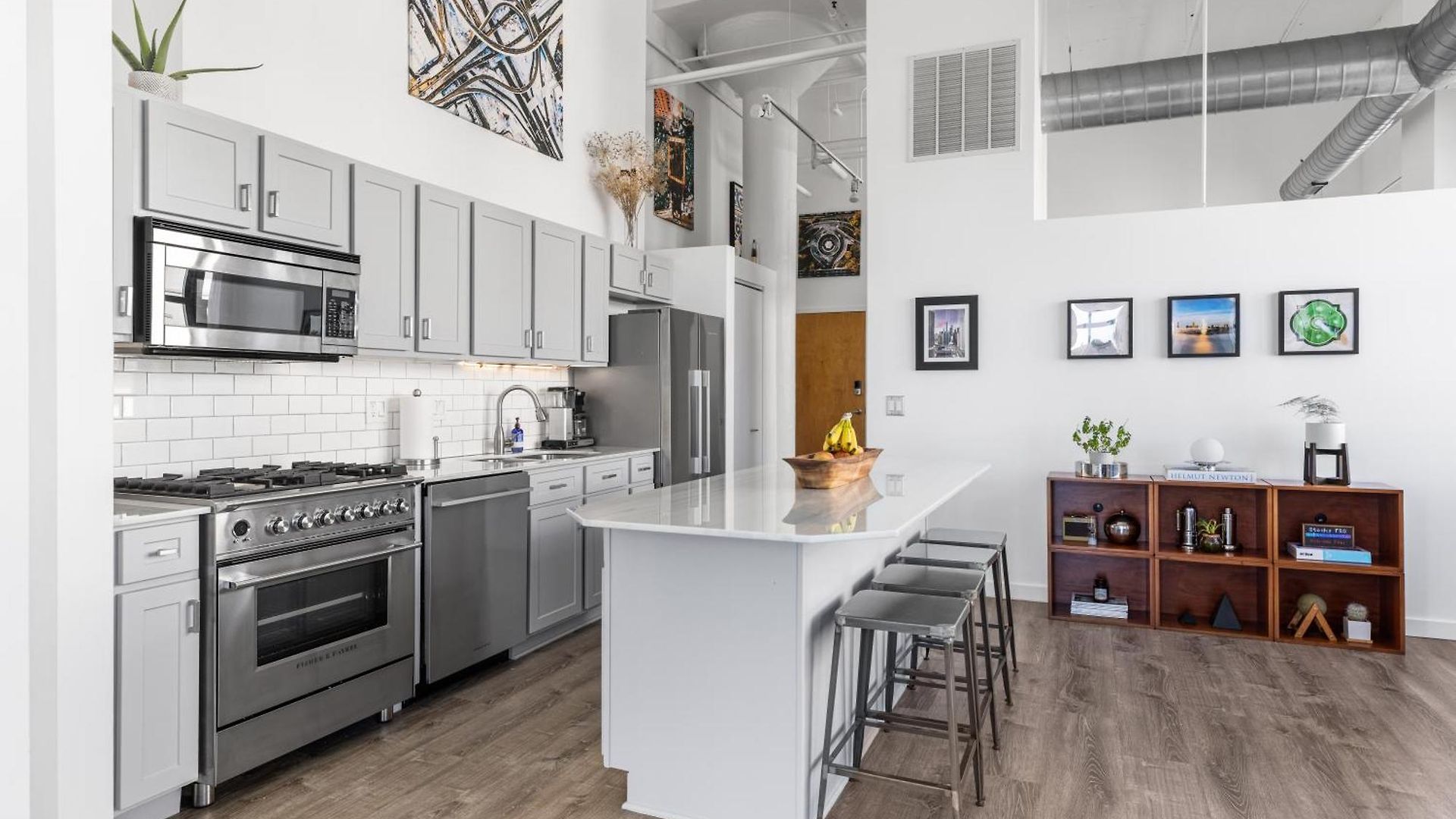Modern Historic Loft 19ft Ceilings, Gym, Heated Parking, Skyline Views, Balcony Chicago