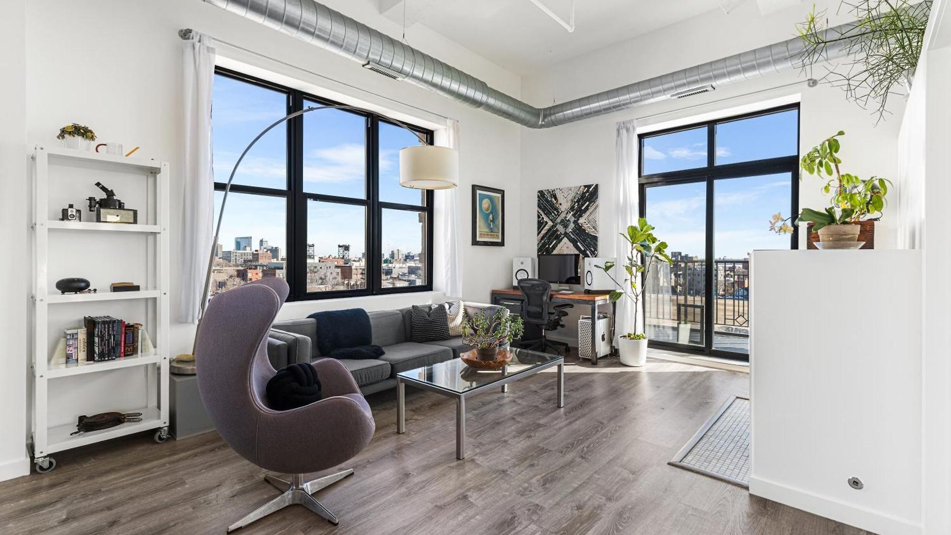 Modern Historic Loft 19ft Ceilings, Gym, Heated Parking, Skyline Views, Balcony * Chicago