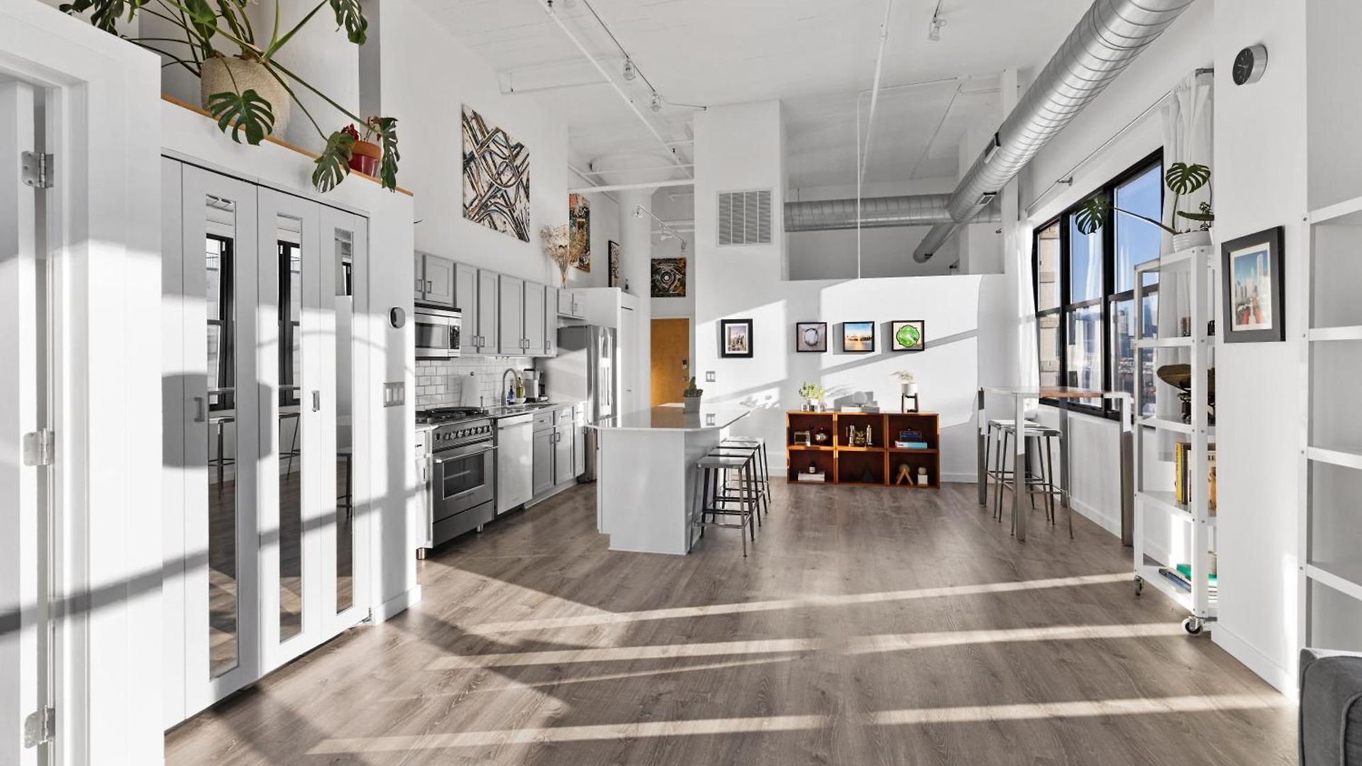 Modern Historic Loft 19ft Ceilings, Gym, Heated Parking, Skyline Views, Balcony