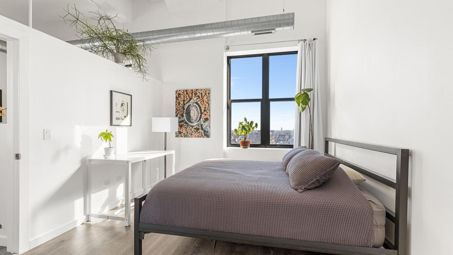 Modern Historic Loft 19ft Ceilings, Gym, Heated Parking, Skyline Views, Balcony Apartment
