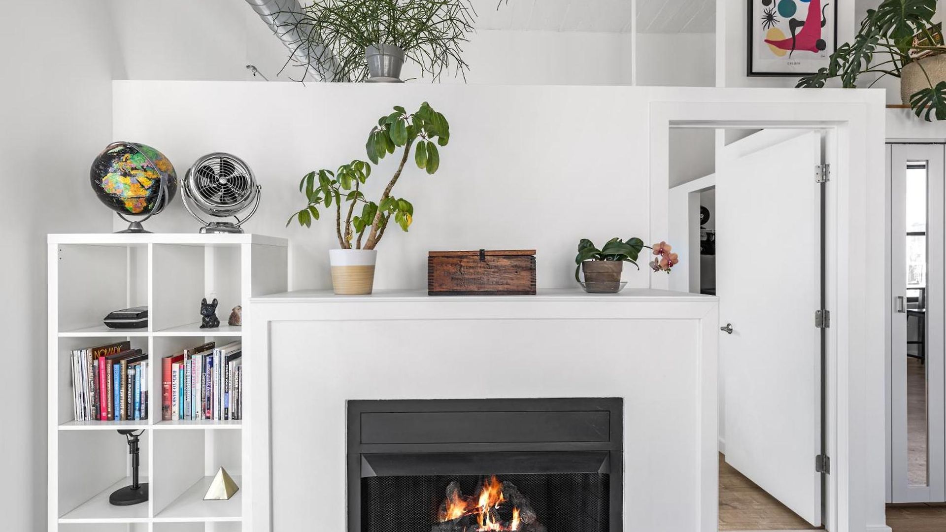 Apartment Modern Historic Loft 19ft Ceilings, Gym, Heated Parking, Skyline Views, Balcony