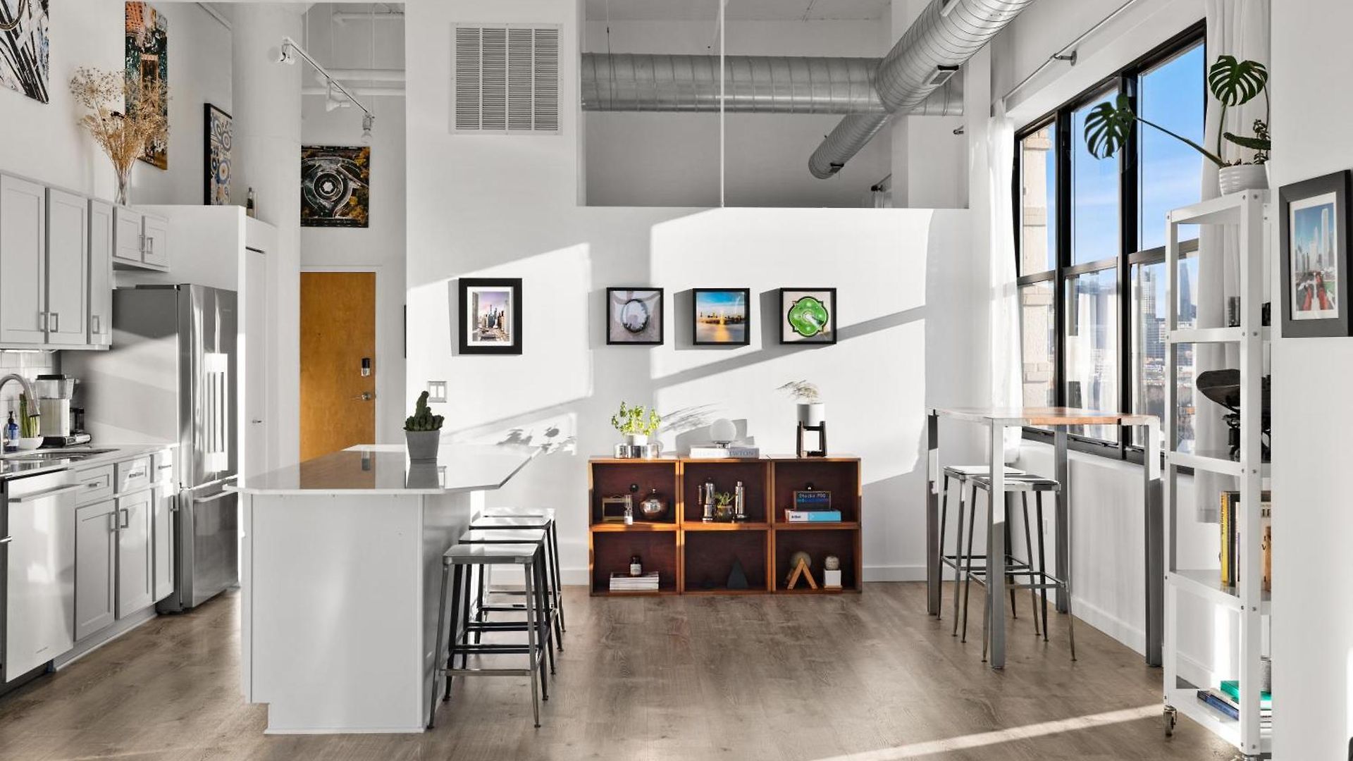 Modern Historic Loft 19ft Ceilings, Gym, Heated Parking, Skyline Views, Balcony Apartment Chicago