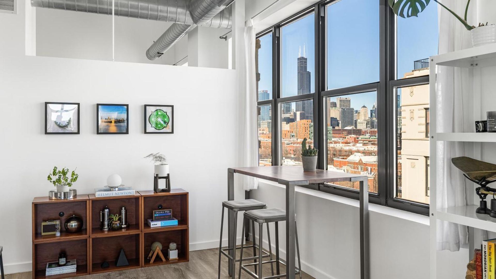 Modern Historic Loft 19ft Ceilings, Gym, Heated Parking, Skyline Views, Balcony Apartment *