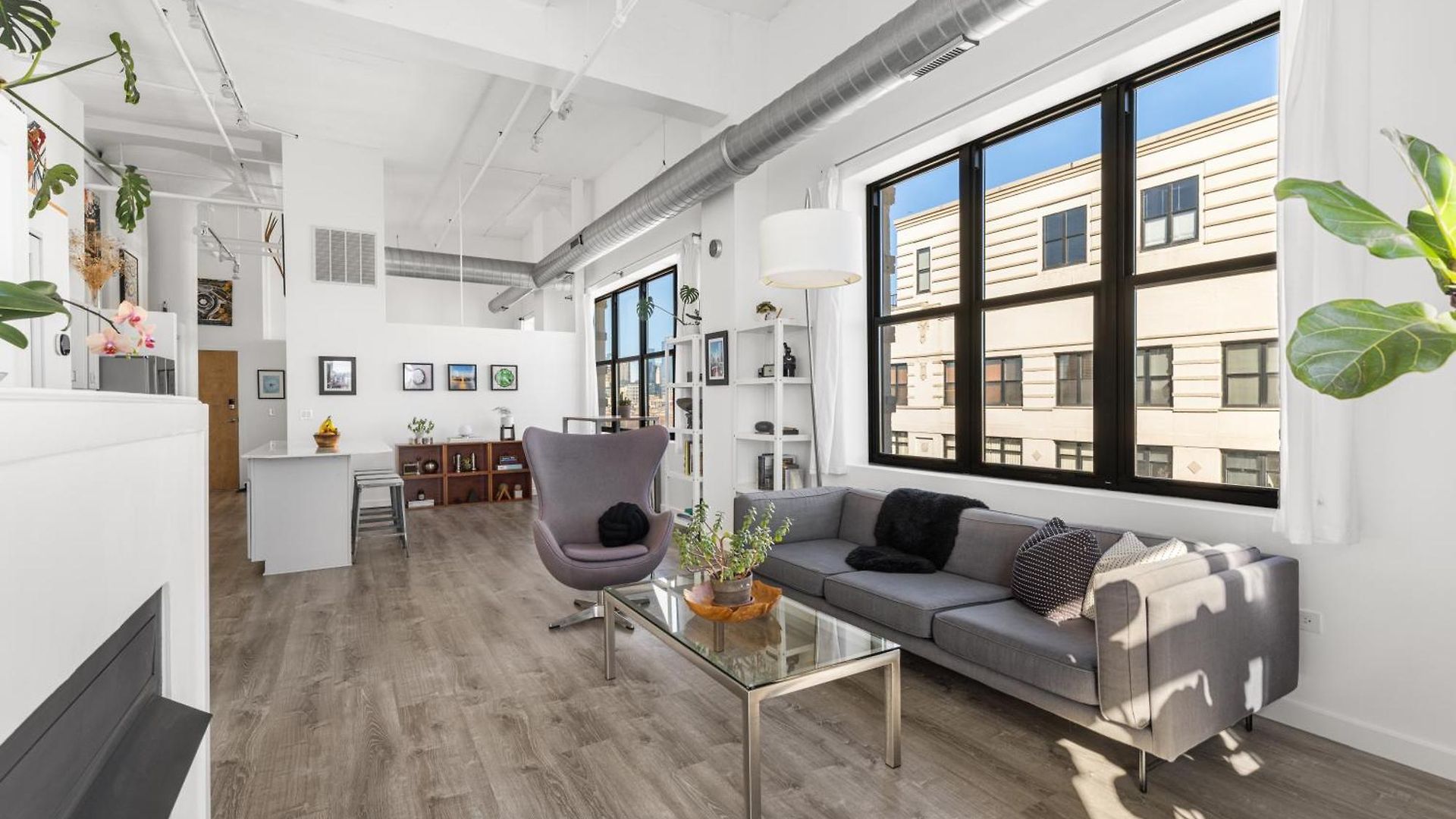 Modern Historic Loft 19ft Ceilings, Gym, Heated Parking, Skyline Views, Balcony * Chicago