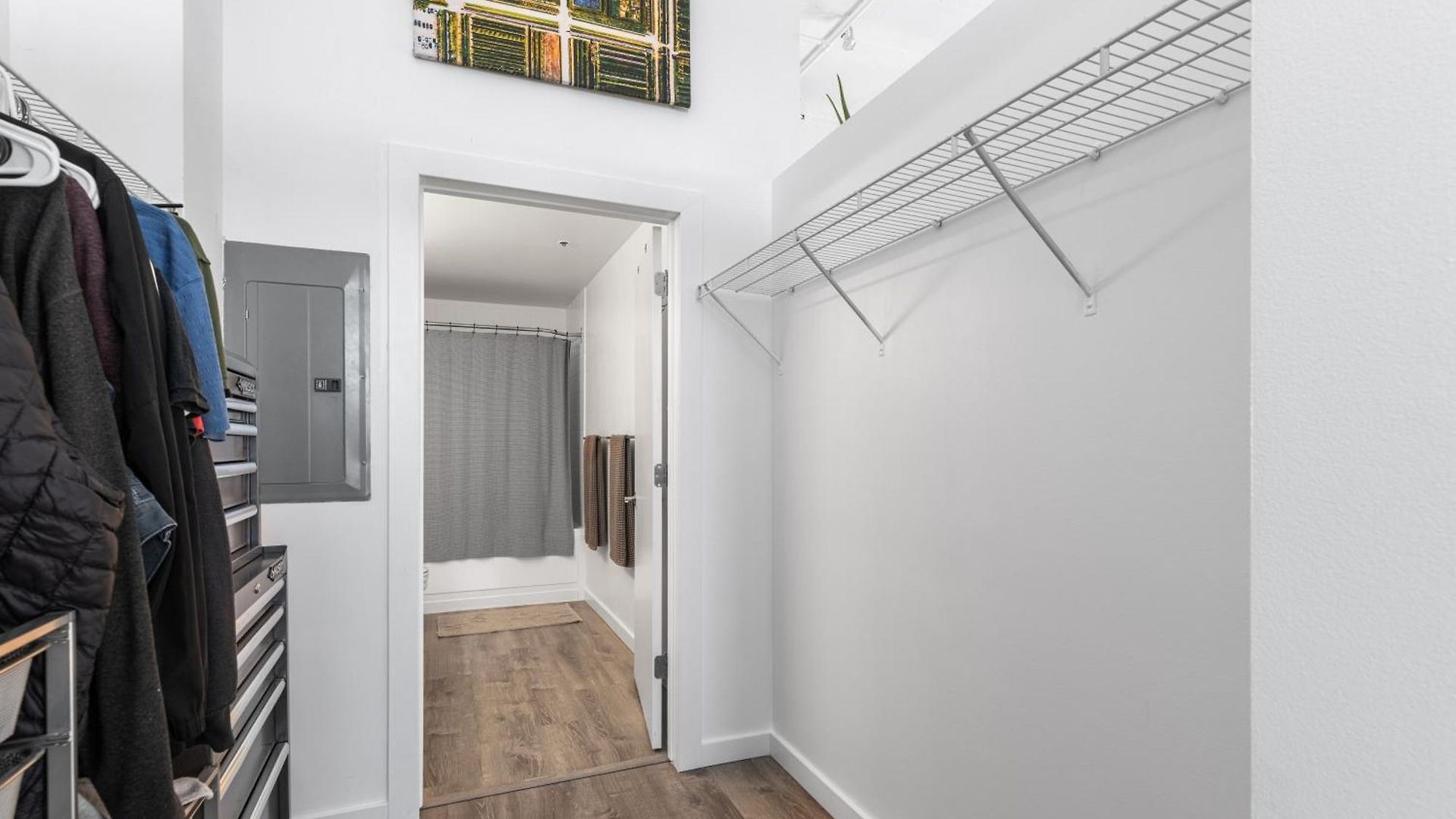 Modern Historic Loft 19ft Ceilings, Gym, Heated Parking, Skyline Views, Balcony