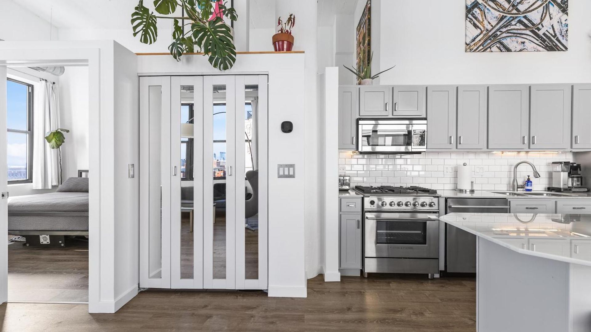 Modern Historic Loft 19ft Ceilings, Gym, Heated Parking, Skyline Views, Balcony *