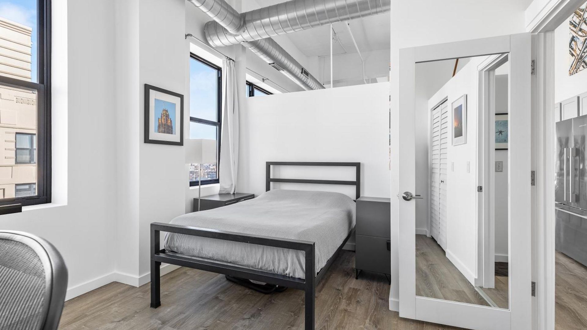 Modern Historic Loft 19ft Ceilings, Gym, Heated Parking, Skyline Views, Balcony Apartment Chicago