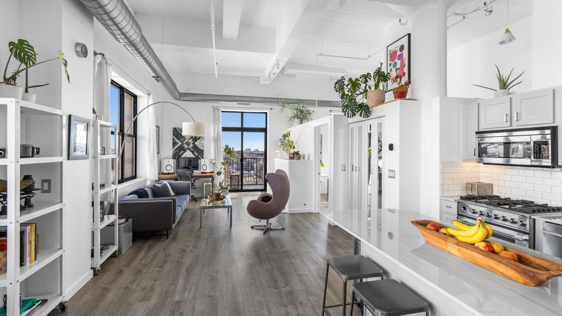 Modern Historic Loft 19ft Ceilings, Gym, Heated Parking, Skyline Views, Balcony * Chicago