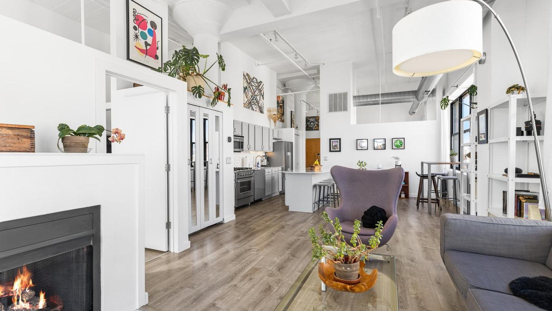 Modern Historic Loft 19ft Ceilings, Gym, Heated Parking, Skyline Views, Balcony Chicago
