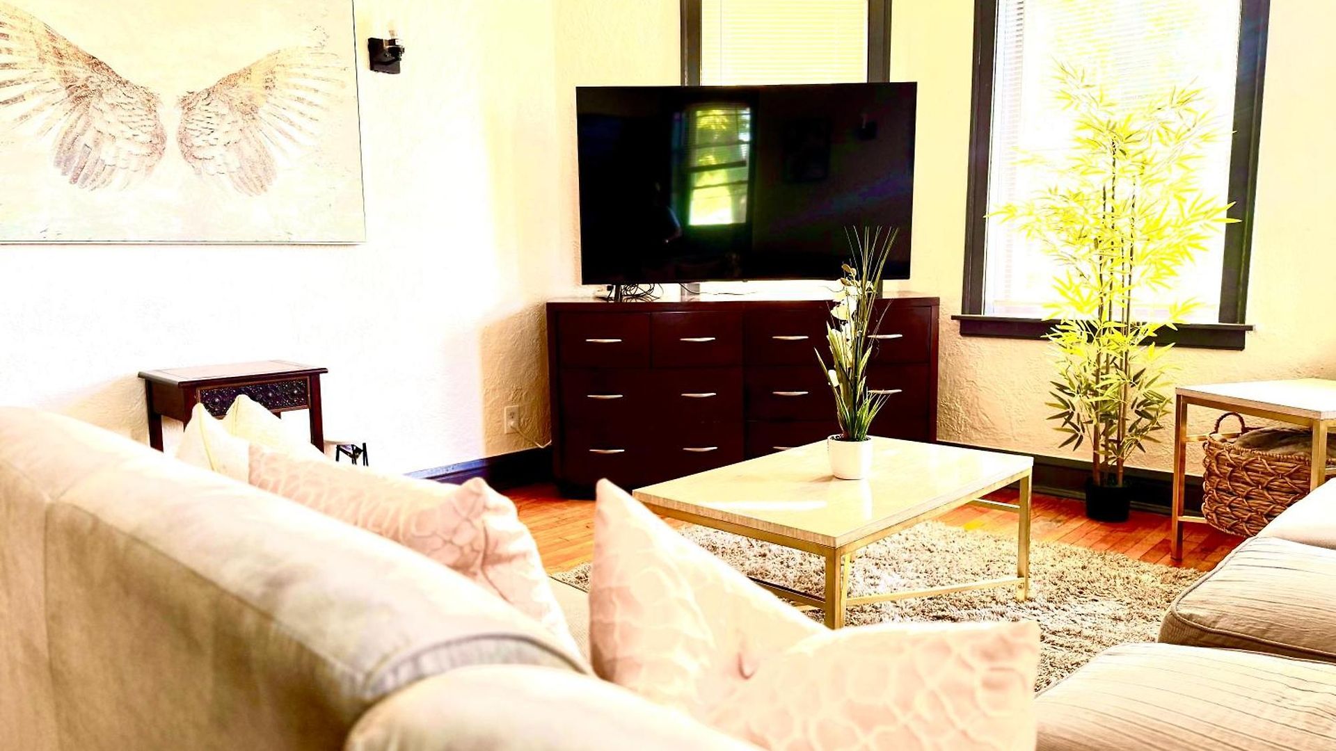 Midway Hideaway -cozy 1br- Parking *