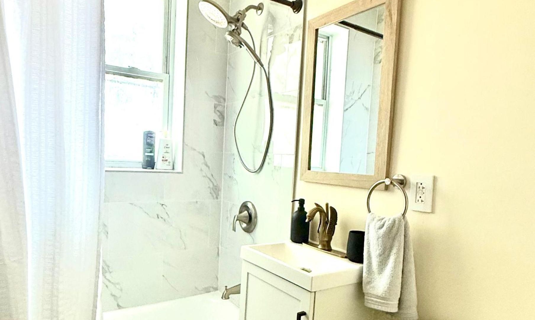 Midway Hideaway -cozy 1br- Parking * Chicago