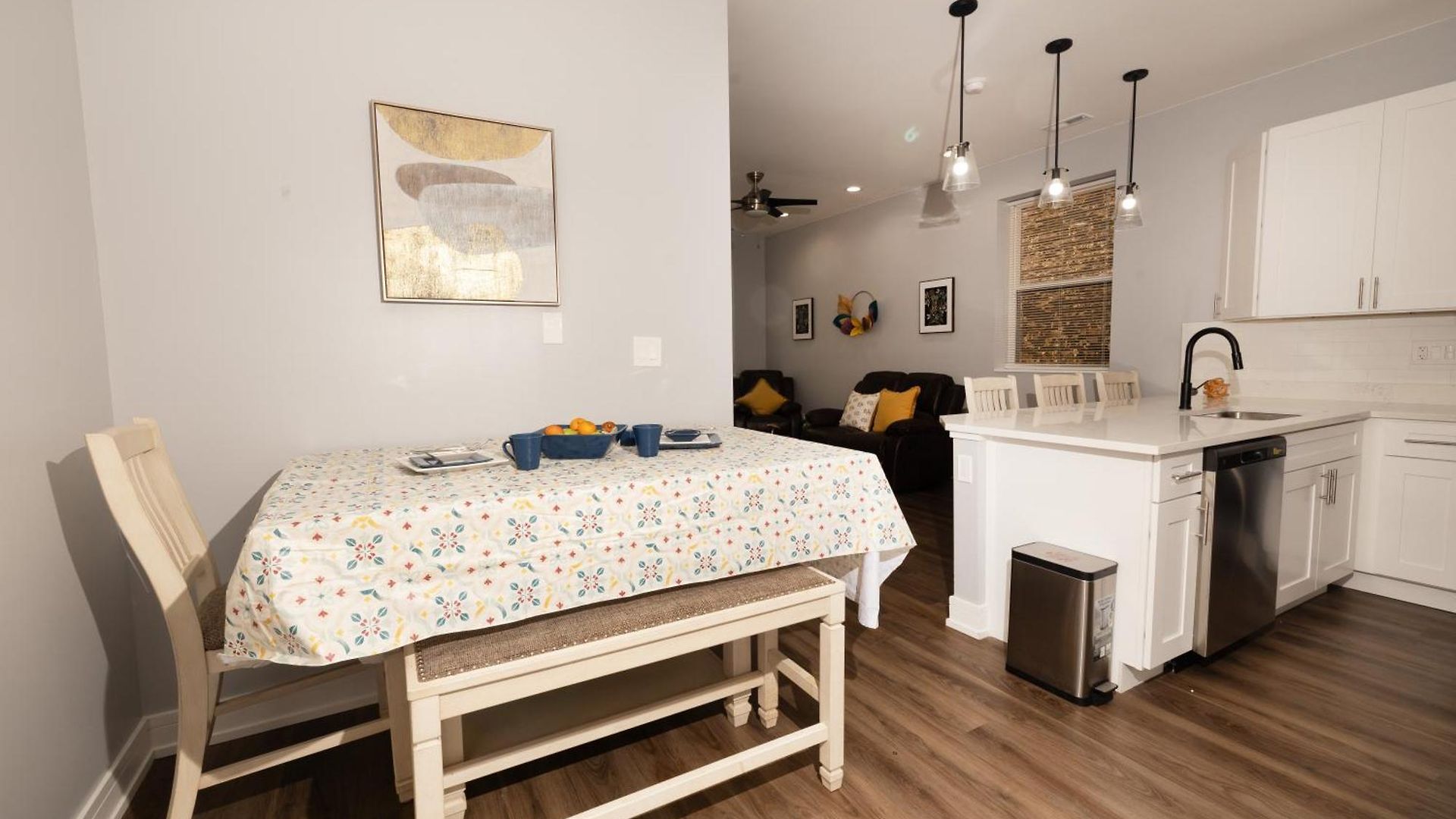 Pristine 3bdr 2ba Uchicago Apartment