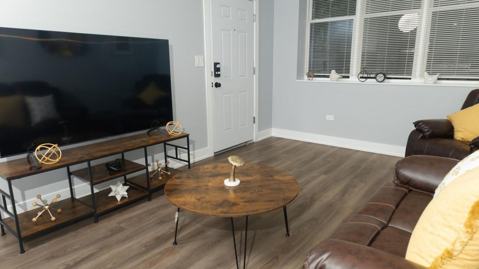 Pristine 3bdr 2ba Uchicago Apartment *