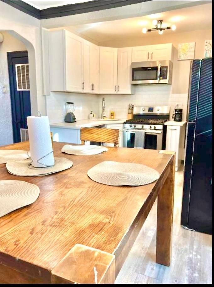 Apartment Quiet 1br, Eat-in Kitchen, Close To Midway