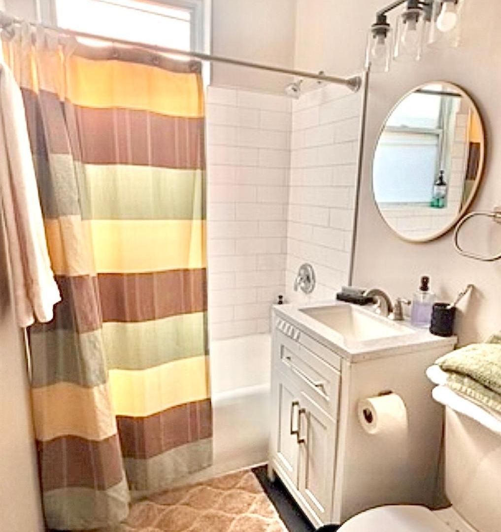 Quiet 1br, Eat-in Kitchen, Close To Midway *