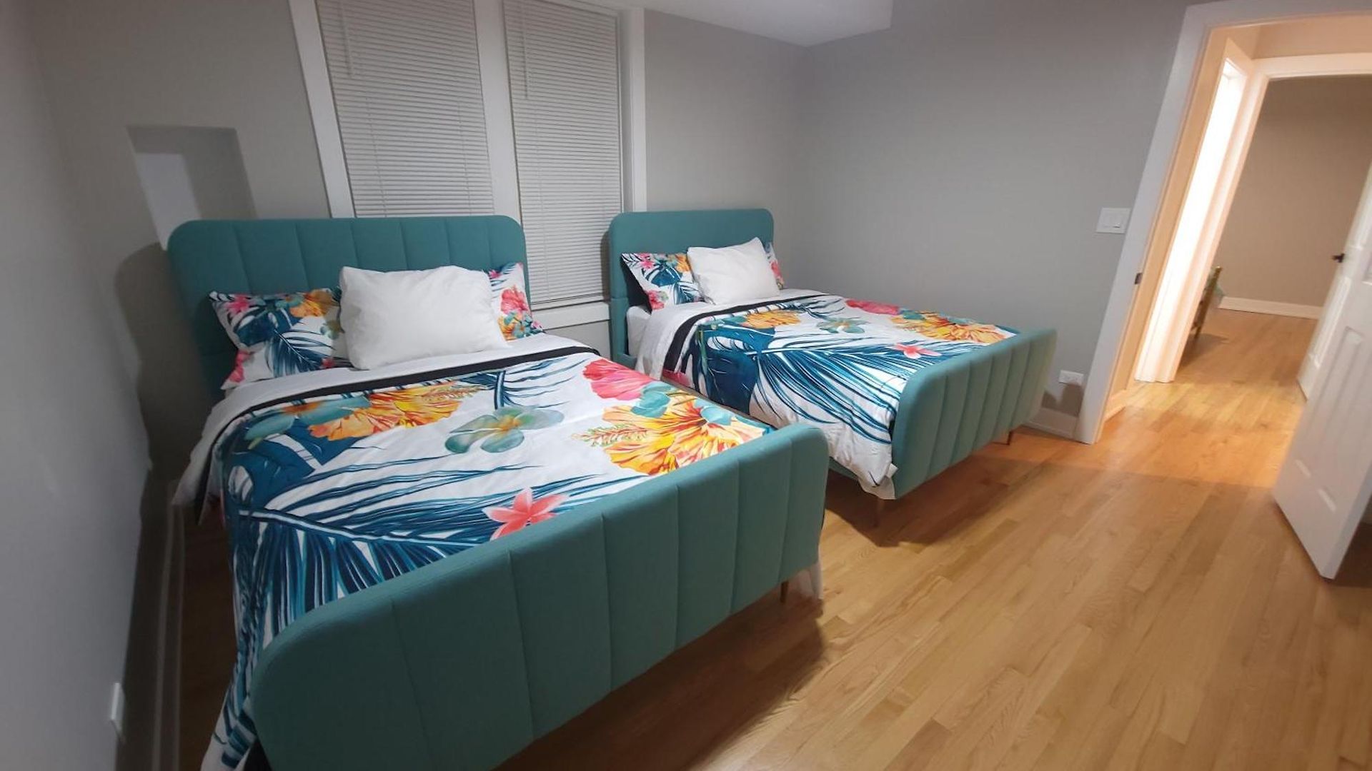 Beautiful 4 Bedroom 2 Bathroom Near Everything Apartment