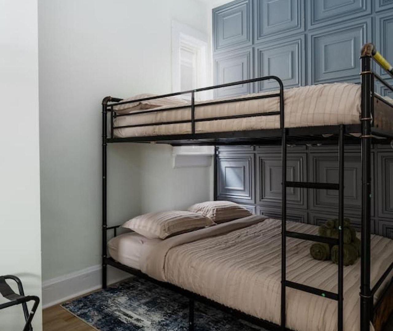 Dwntn 10mins And Sleeps 10 In Vintage And Free Parking Apartment
